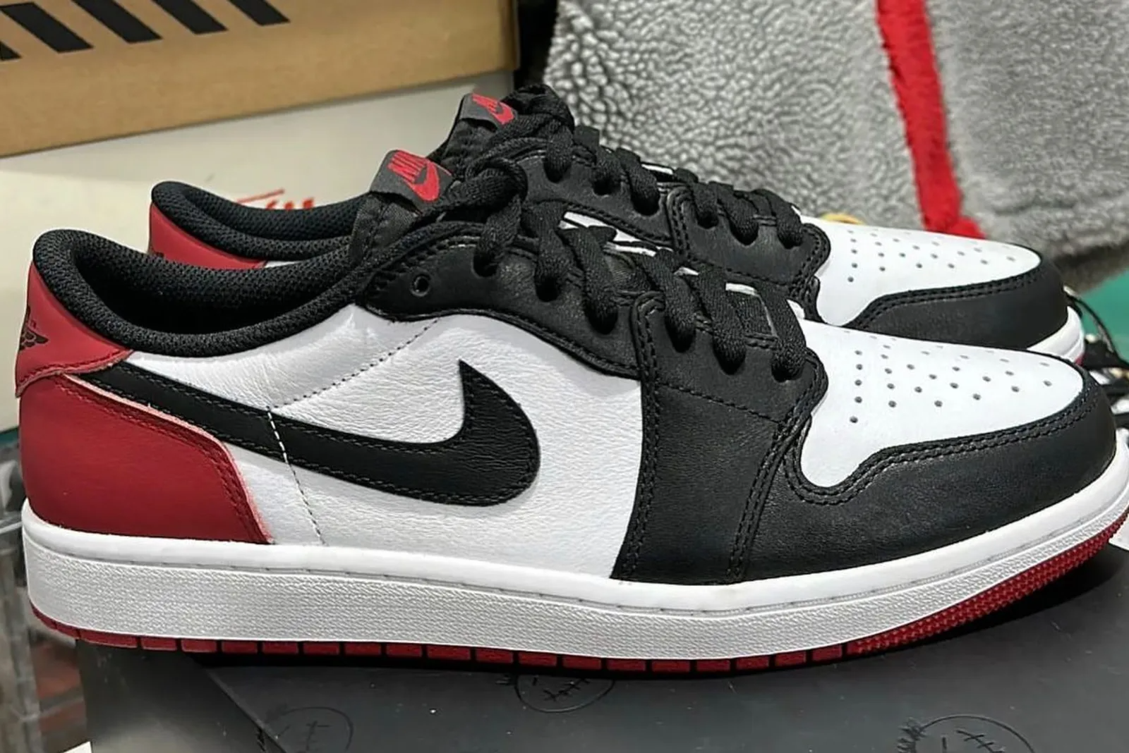 Jordan 1 slip outlet on black toe