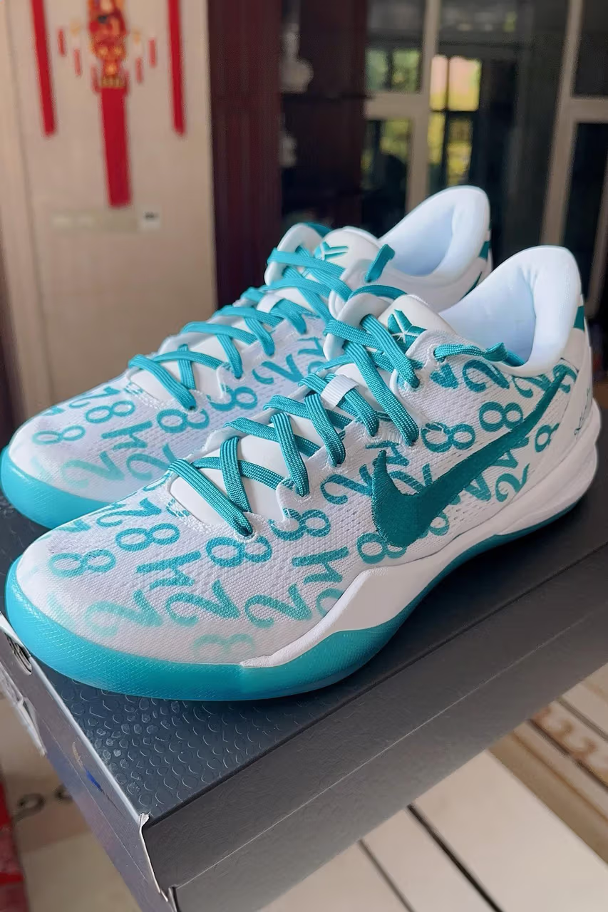 Get a sneak peek at the upcoming "Radiant Emerald" Nike Kobe 8 Protro