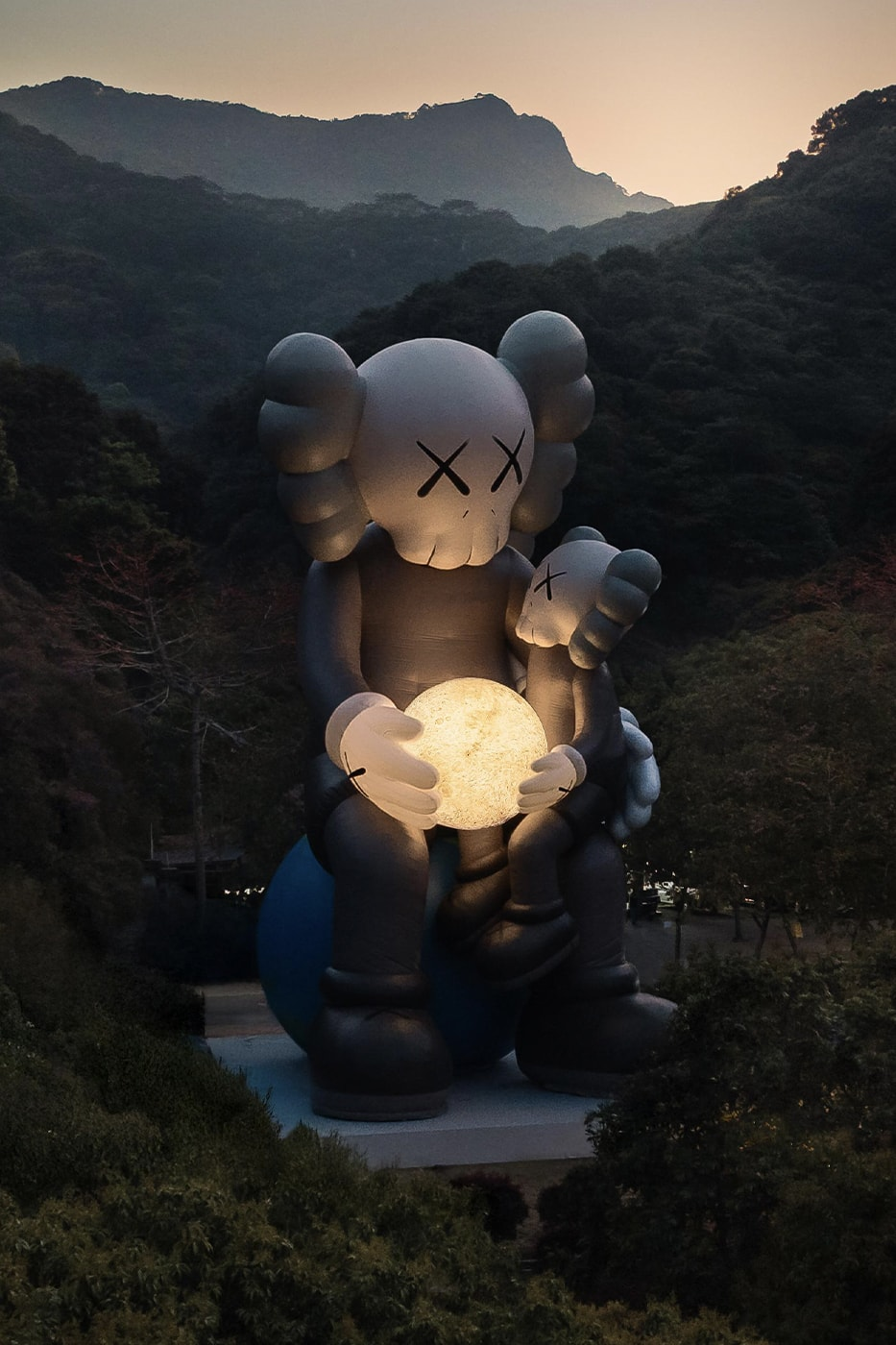 ‘KAWS:HOLIDAY’ arrives in Thailand for its 13th global destination.