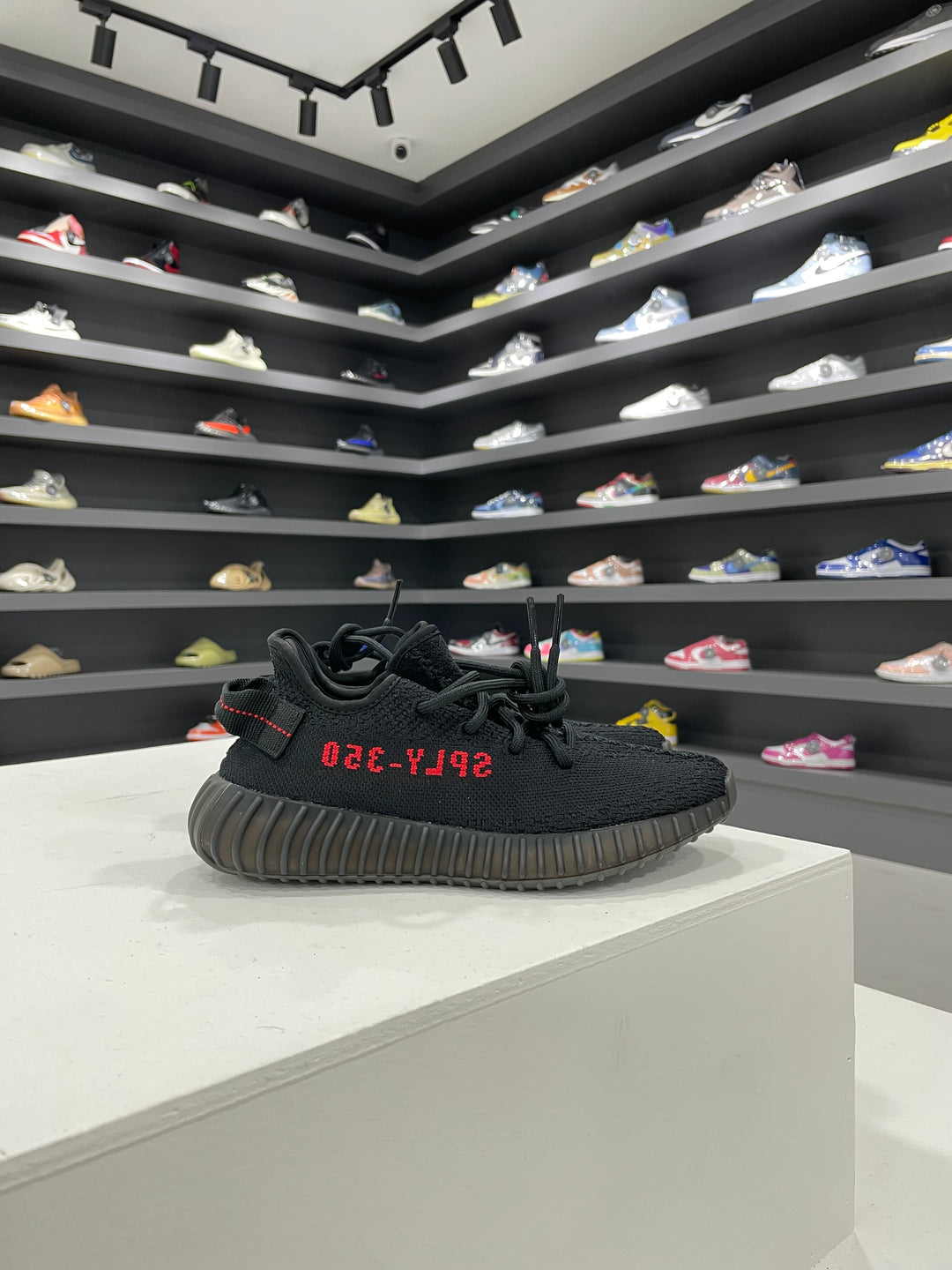 Pre-loved adidas Yeezy Boost 350 V2 'Bred' UK5/US5.5 (Condition: 9.5/10)
