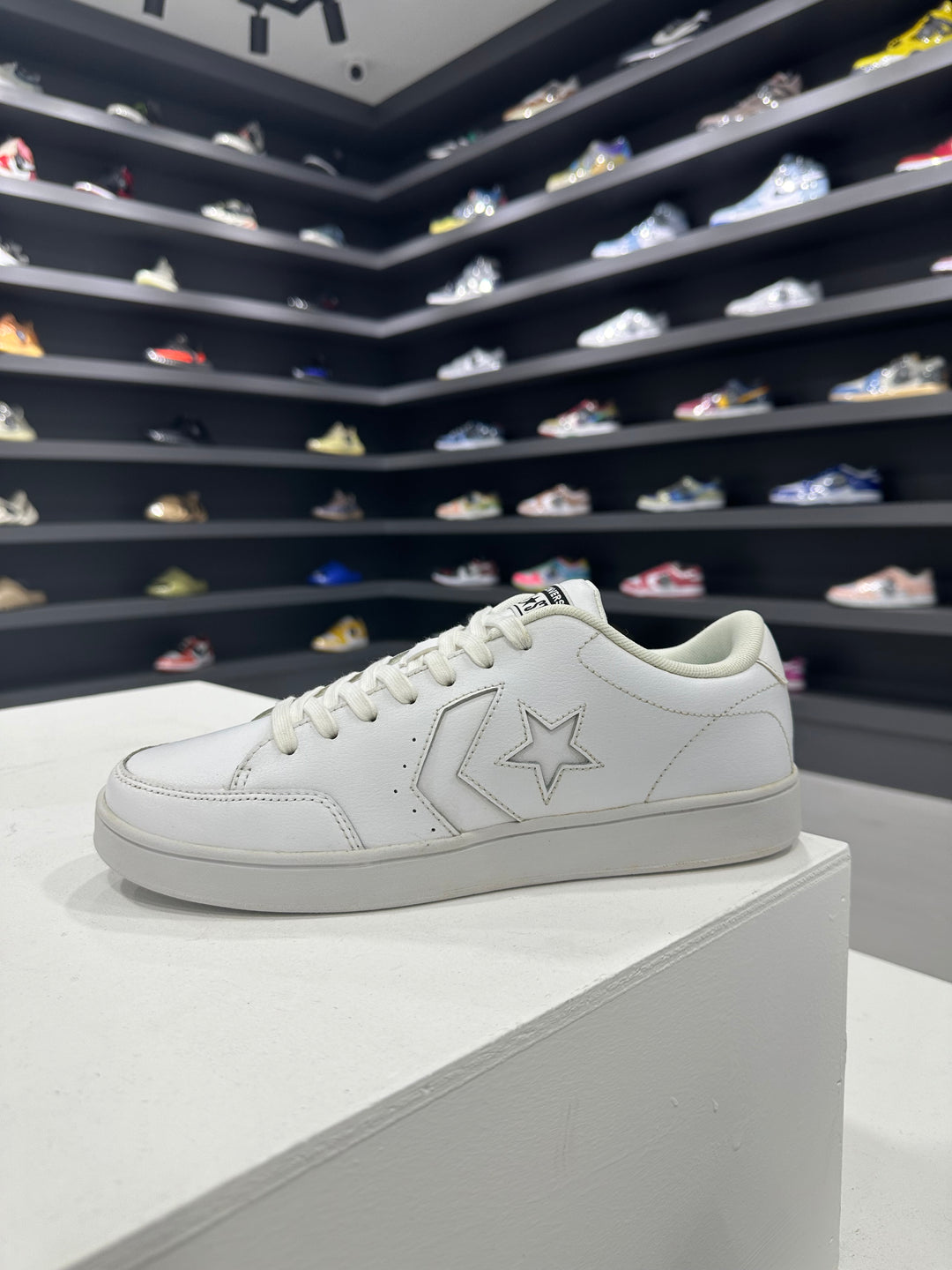 Pre-loved Converse Court OX UK8/US9 (Condition: 9.5/10)