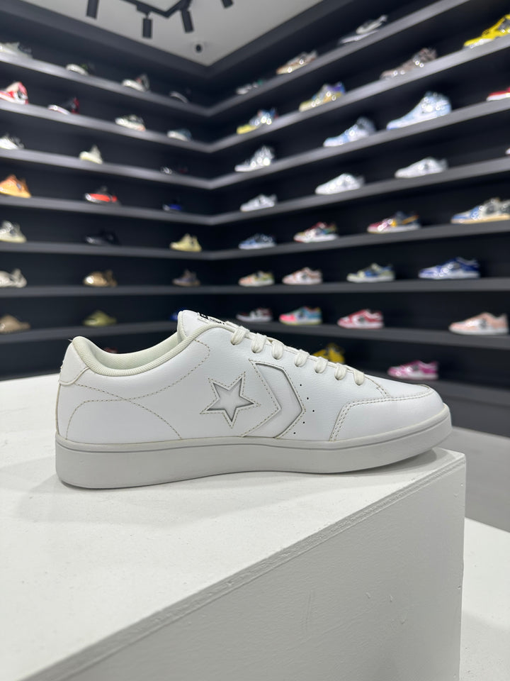 Pre-loved Converse Court OX UK8/US9 (Condition: 9.5/10)