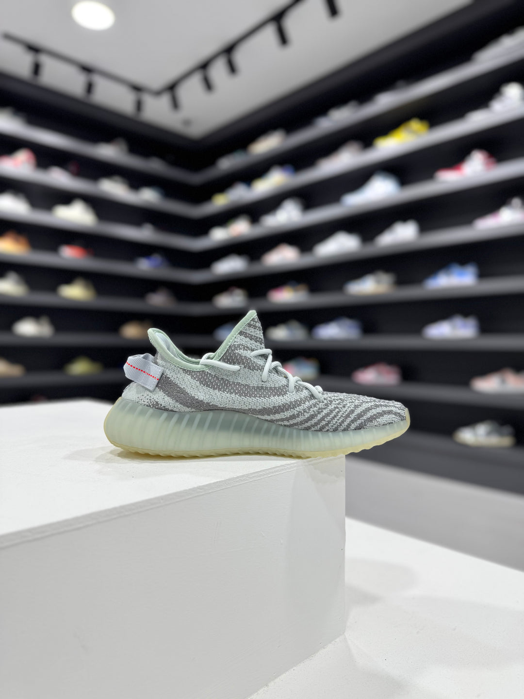 Pre-loved adidas Yeezy Boost 350 V2 ‘Blue Tint’ UK10.5/US11 (Condition: 9.8/10)