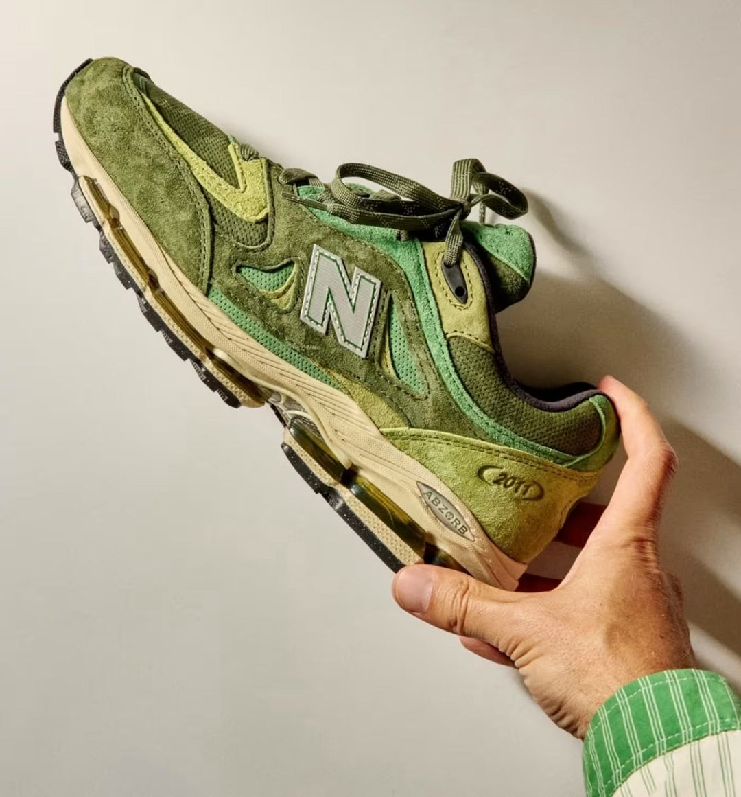 Ronnie Fieg reveals the upcoming New Balance 2011 sneaker.