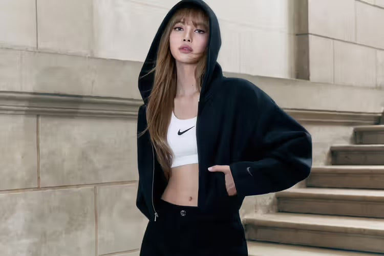 BLACKPINK’s LISA officially joined the Nike family.
