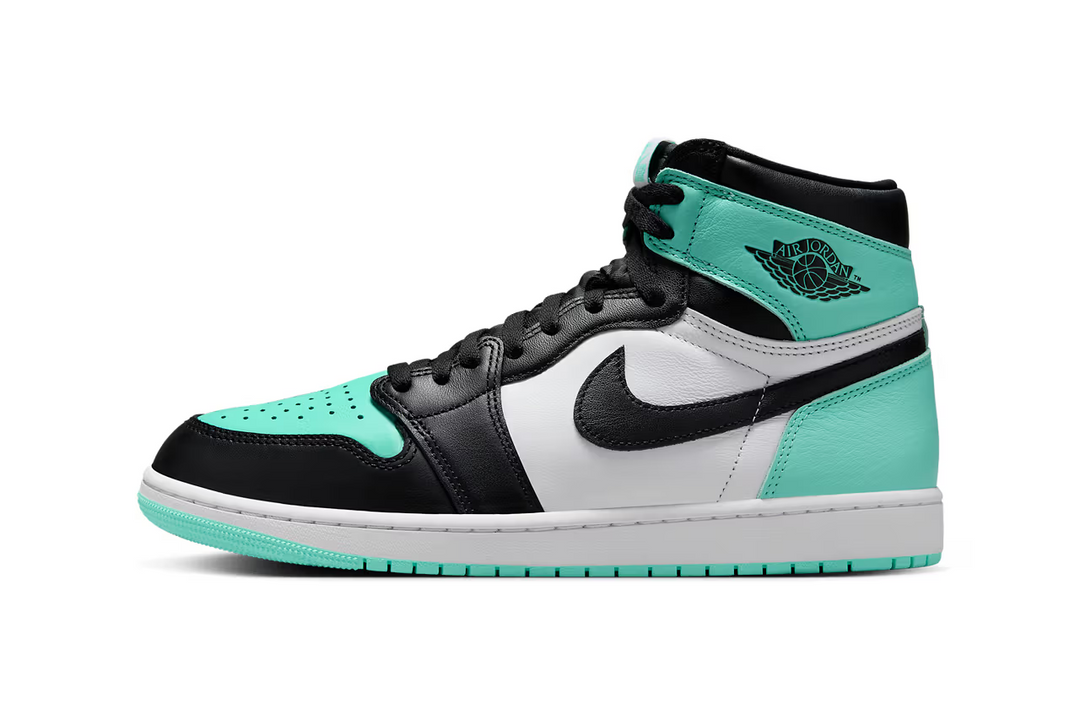 An official glimpse of the Air Jordan 1 Retro High OG "Green Glow" is unveiled.