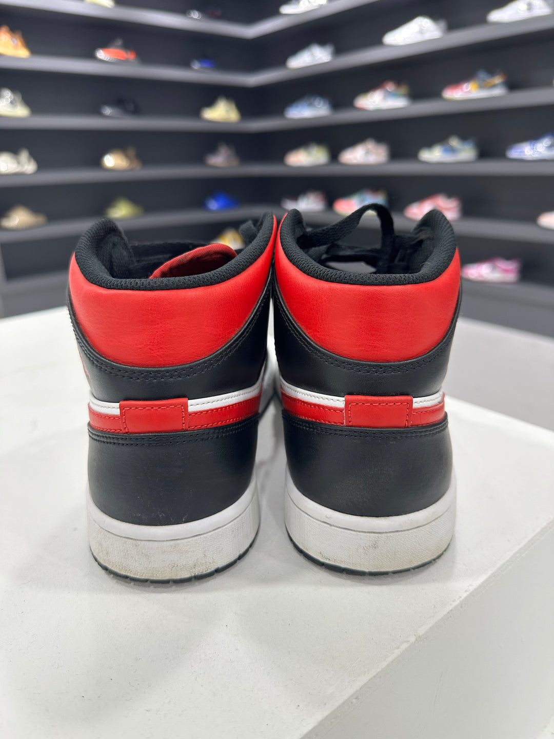 Pre-loved Air Jordan 1 Mid ‘Bred Toe’ UK8/US9 (Condition: 8.5/10) No box.