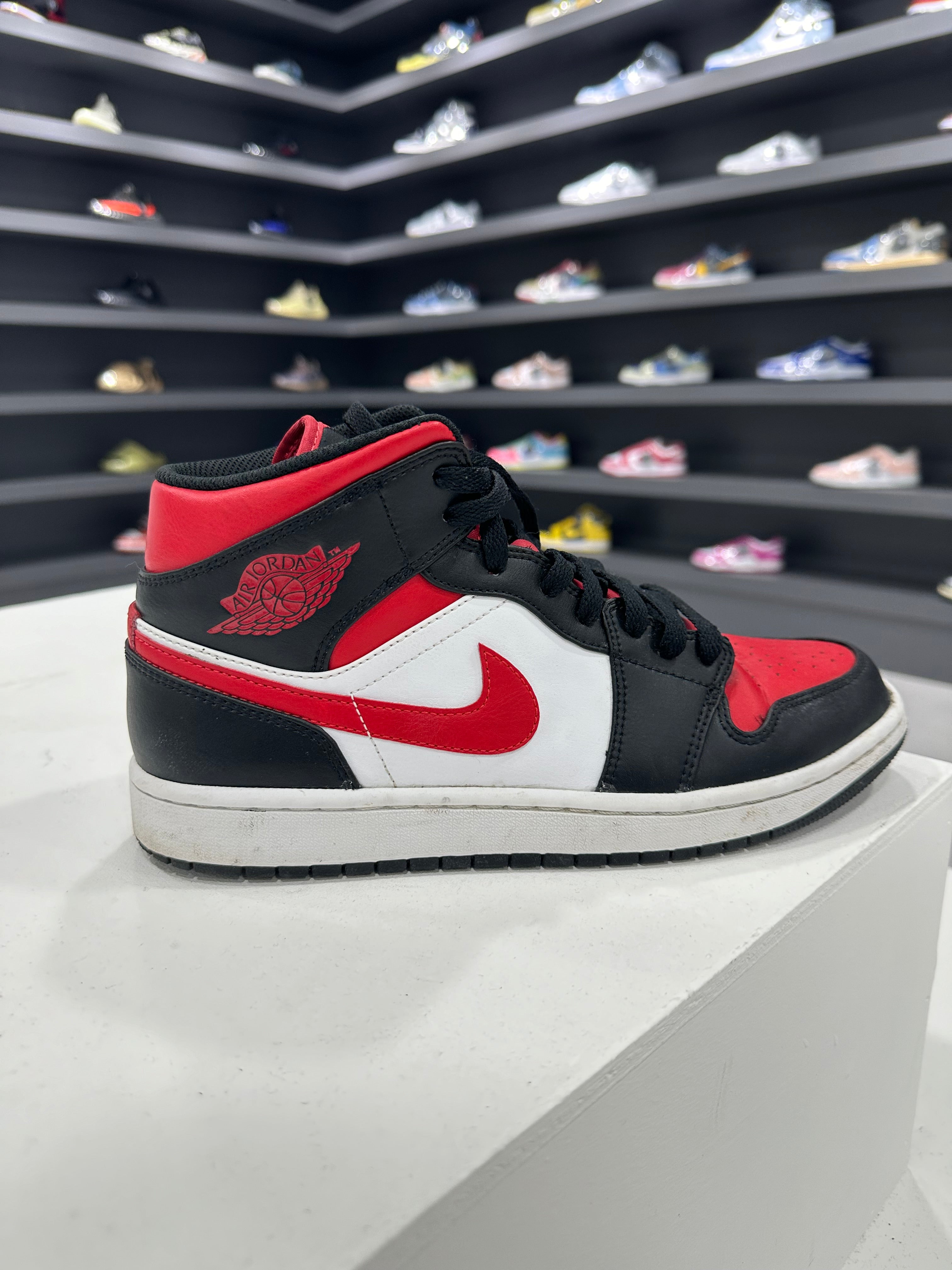 Pre loved Air Jordan 1 Mid Bred Toe UK8 US9 Condition 8.5 10 No b Hype Vault