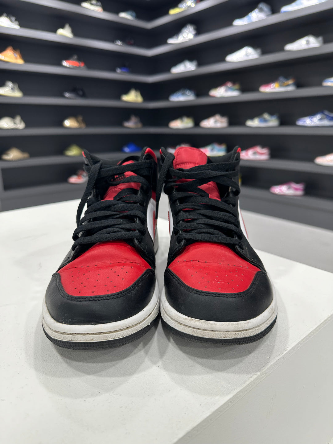 Pre-loved Air Jordan 1 Mid ‘Bred Toe’ UK8/US9 (Condition: 8.5/10) No box.