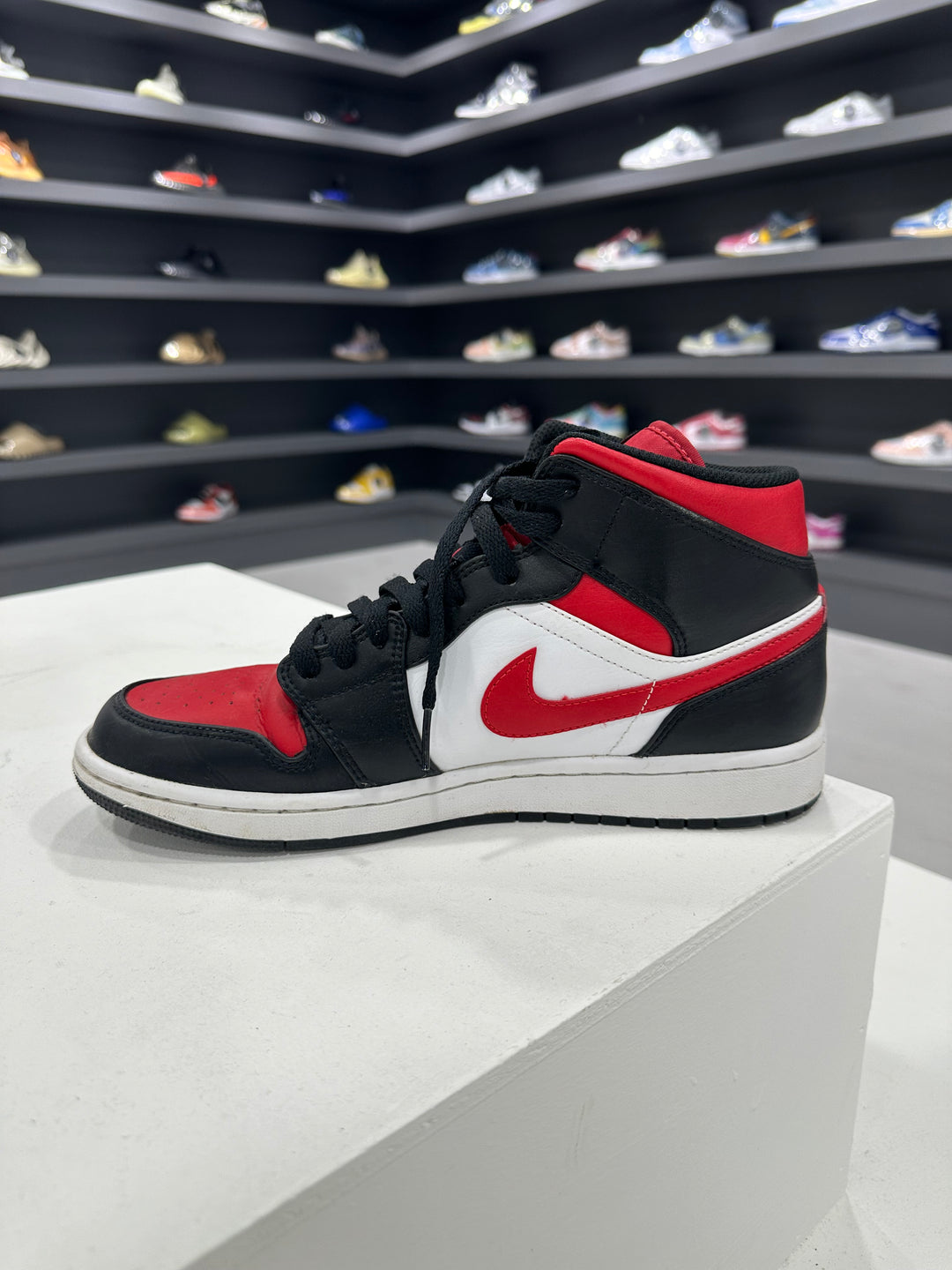 Pre-loved Air Jordan 1 Mid ‘Bred Toe’ UK8/US9 (Condition: 8.5/10) No box.