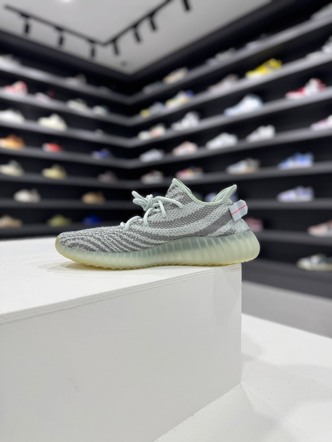 Pre-loved adidas Yeezy Boost 350 V2 ‘Blue Tint’ UK10.5/US11 (Condition: 9.8/10)