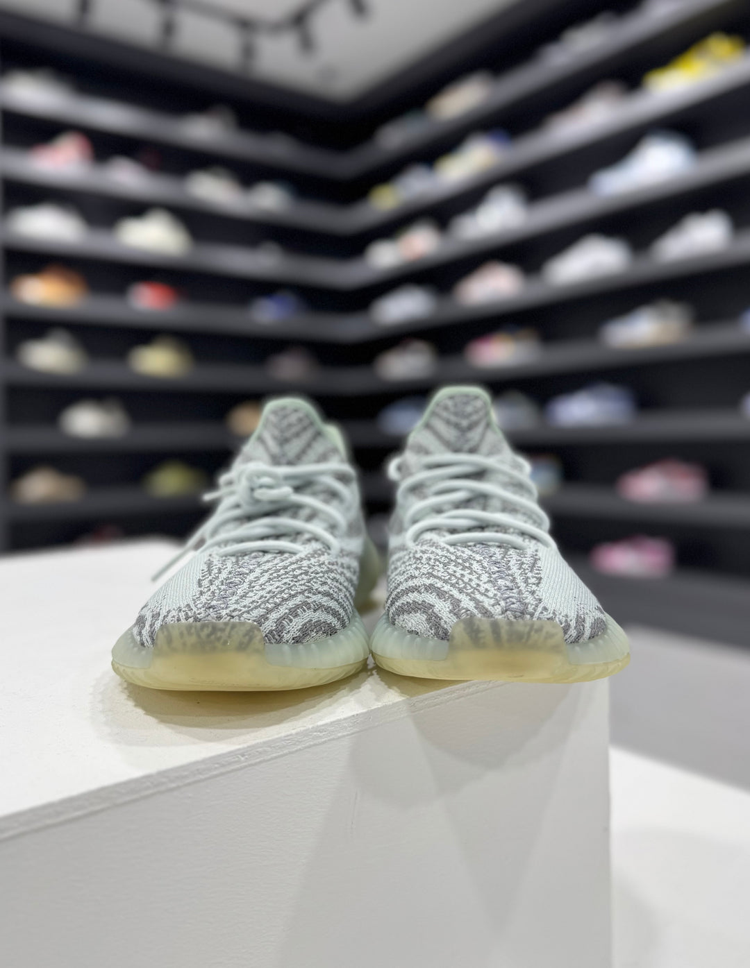 Pre-loved adidas Yeezy Boost 350 V2 ‘Blue Tint’ UK10.5/US11 (Condition: 9.8/10)