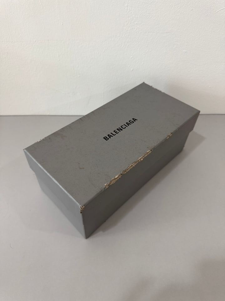 Balenciaga Pool Slides Logo White/Black